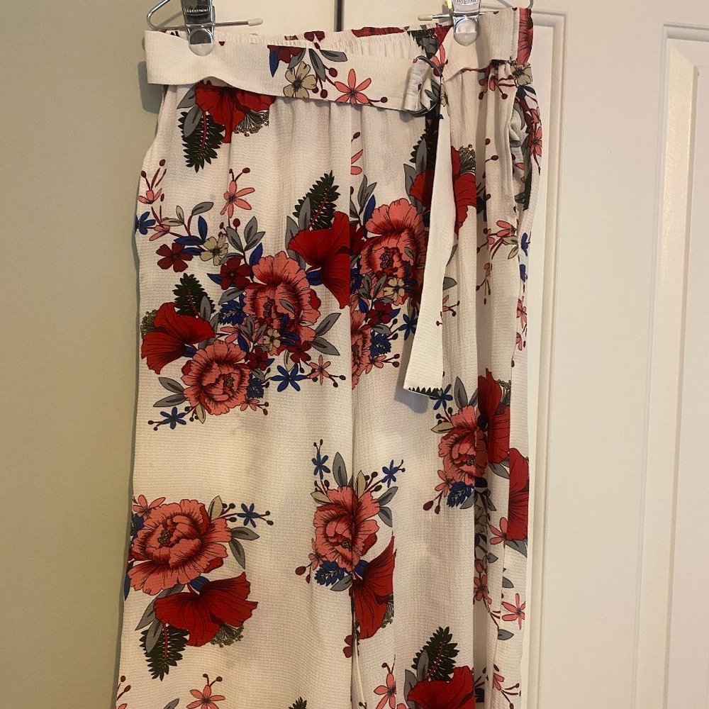 Floral wide leg capri's by Simply Noelle